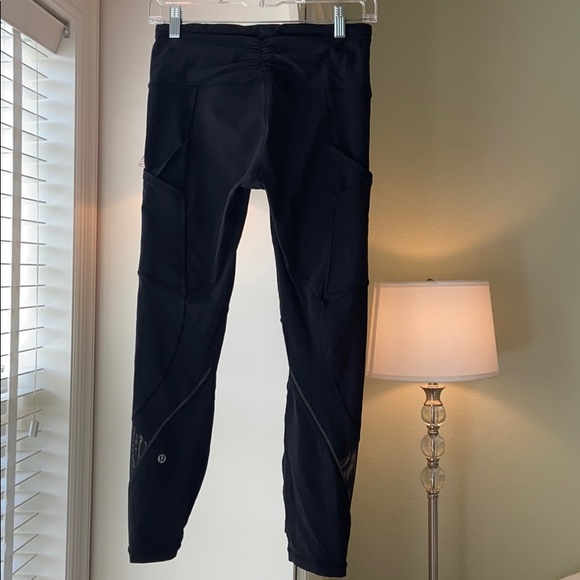 Lululemon Gait Keeper 7/8 Tight 25" in Black - Picture 7 of 12